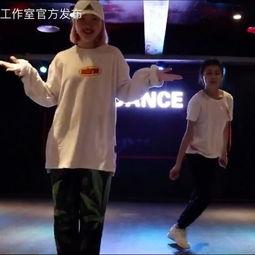 赞美老师的成人舞蹈视频,致敬师恩——成人舞蹈视频中的教师赞歌